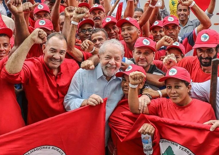 Declarações de Lula sobre assentar 295 mil famílias até 2026 traz